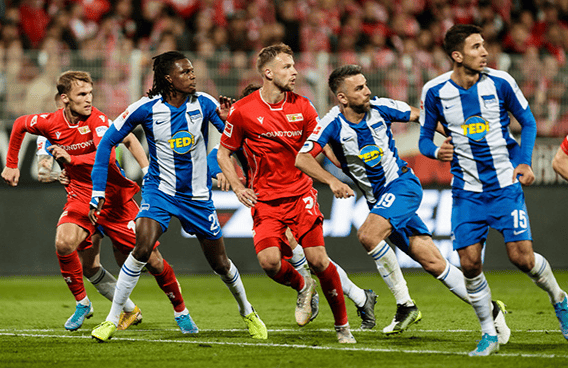 埃因霍温迎德国杯关键赛；赛后篮板制胜；气氛紧张；阵容厚度经受考验的简单介绍