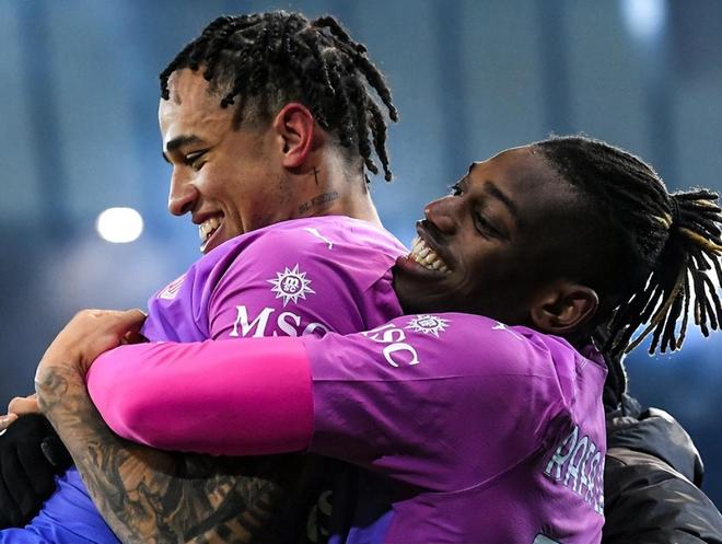 包含离谱！关键时刻拜仁慕尼黑调整名单以备英超詹姆斯在瑞士队比赛中连败，里程碑夜AC米兰遗憾出局的词条